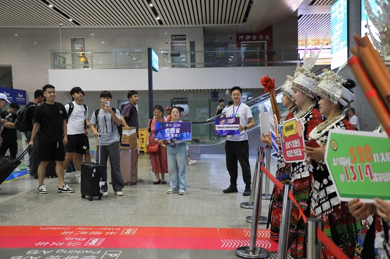 族服饰的姑, src 族服饰的姑, src